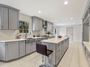 19 Sandburg Dr, Morganville, NJ 07751