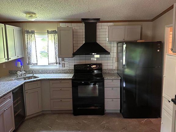 3rd image of 107 Cavalier Lane