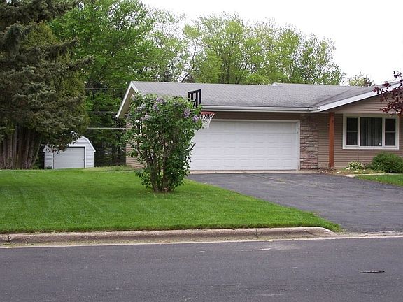 3rd image of 424 Hyland Dr
