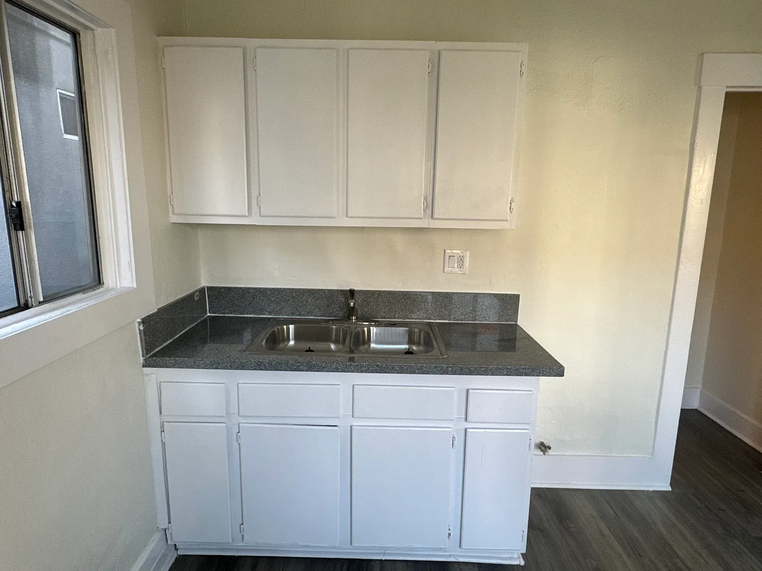 Studio, 650 sqft, $1,350 — Photo 2