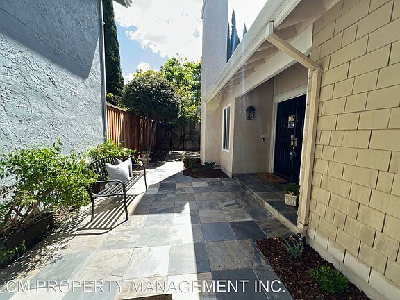 3rd image of 2422 Lascar Pl