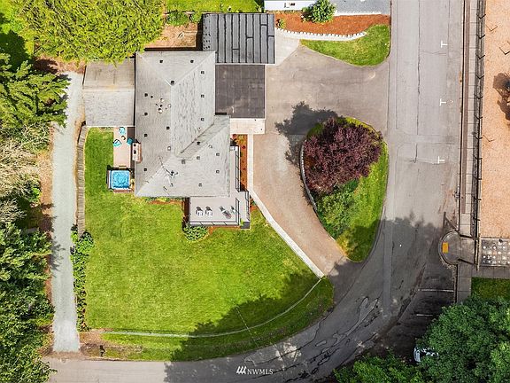 3rd image of 26600 NE Park St