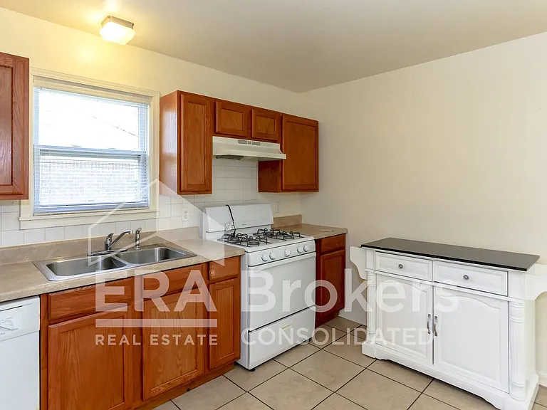 1401 Illinois Ave — Photo 9
