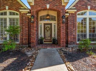 2 Quiet Oak Dr, Spring, TX 77381