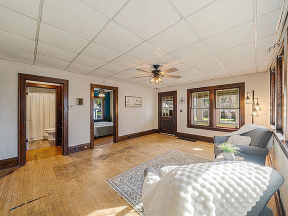 4th image of 1637 Ontario St