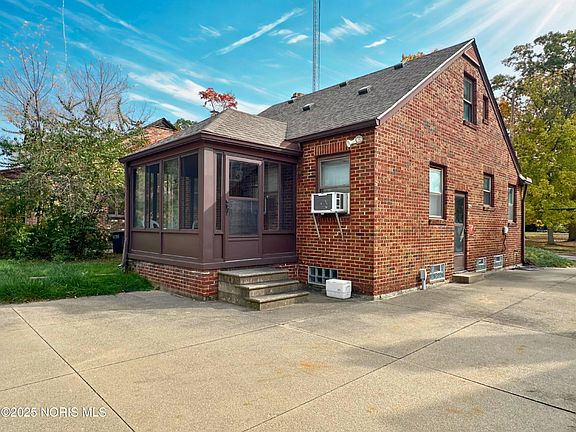 4th image of 2138 Sherwood Ave