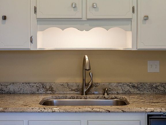 5th image of 6401 Meadow Field Cir