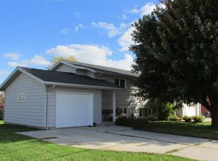 753 N 10th St, Oostburg, WI 53070