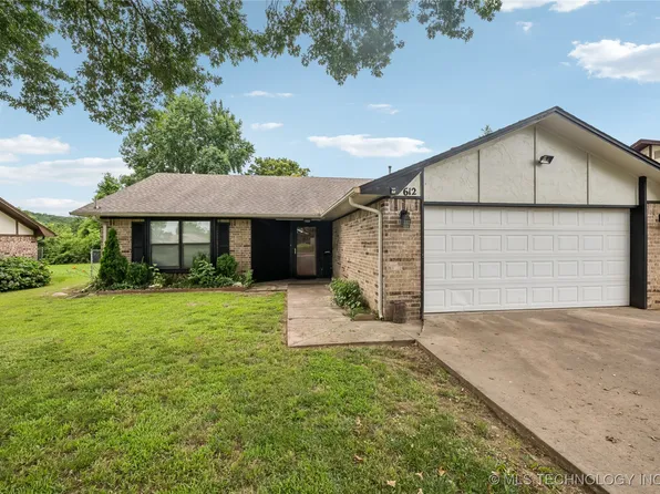 612 S 5th St, Eufaula, OK 74432