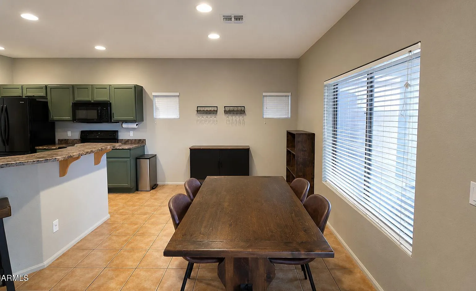 3 bed, 2.5 bath, 2102 sqft, $2,690 — Photo 4
