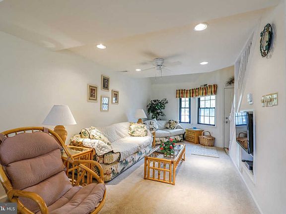 3rd image of 106 120th St Unit 201