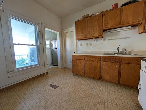 4th image of 1382 21st Ave