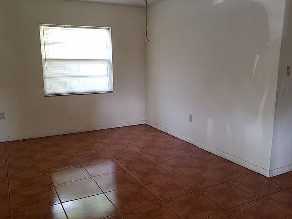 4th image of 2520 Weber St