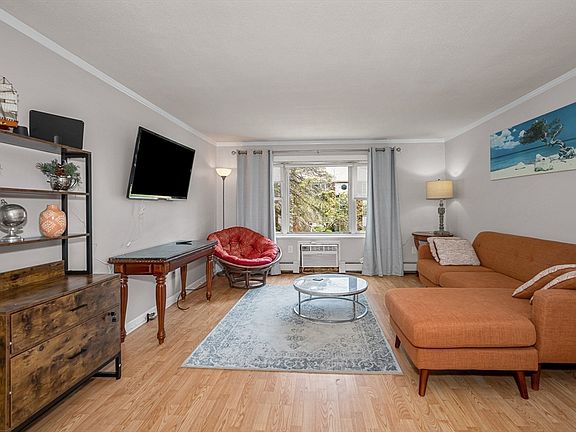 5th image of 4 Colonial Dr #7