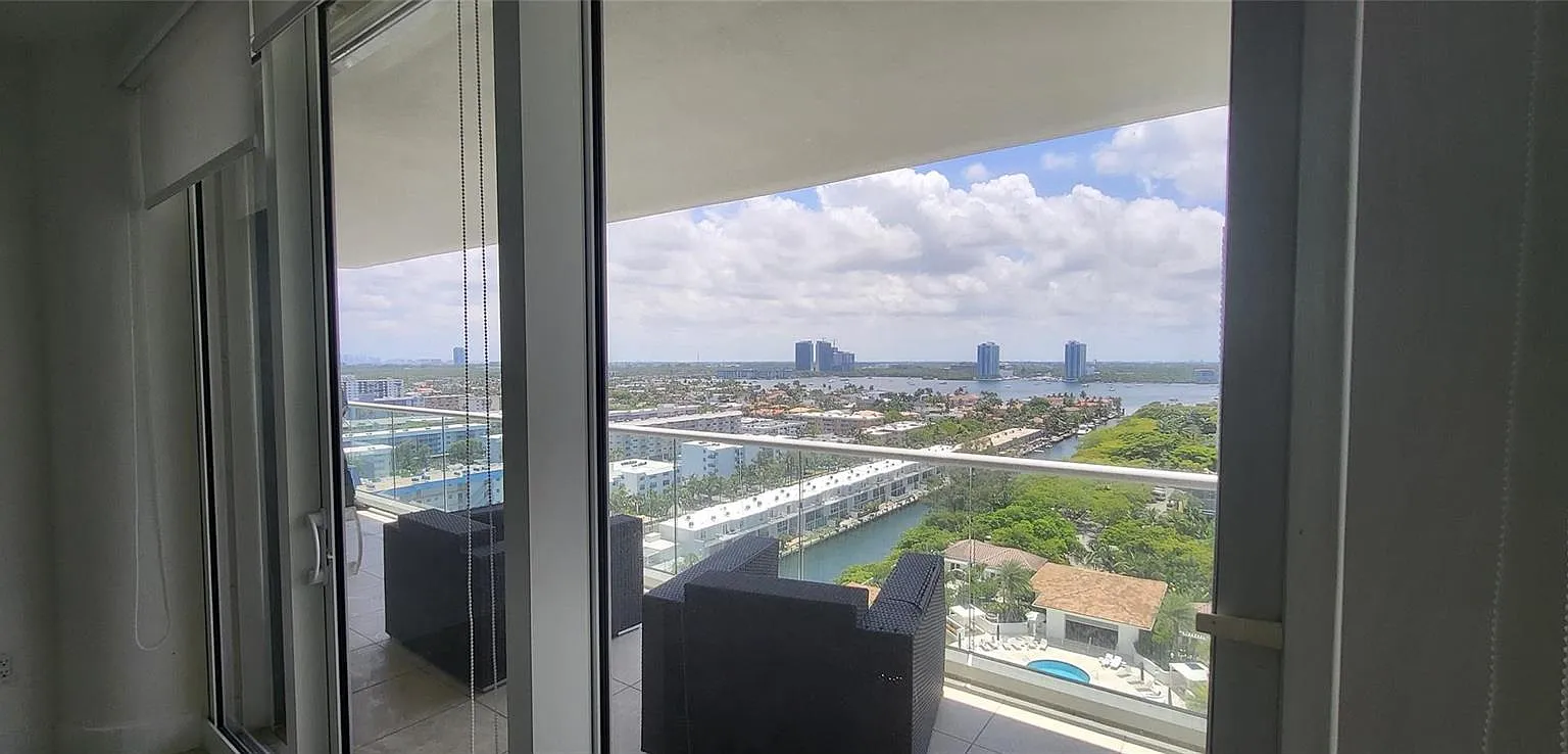 3 bed, 2800 sqft, $8,950 — Photo 4