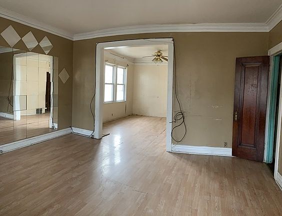 4th image of 5727 W Superior St