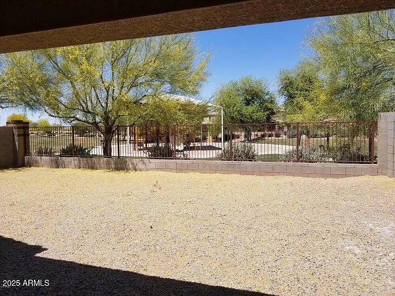 40250 W Green Ct — Photo 27