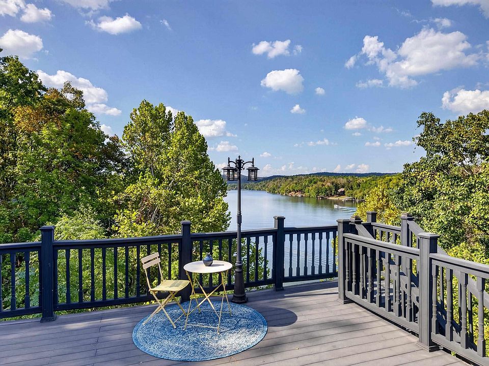 1st image of 139 Waterfront Ct