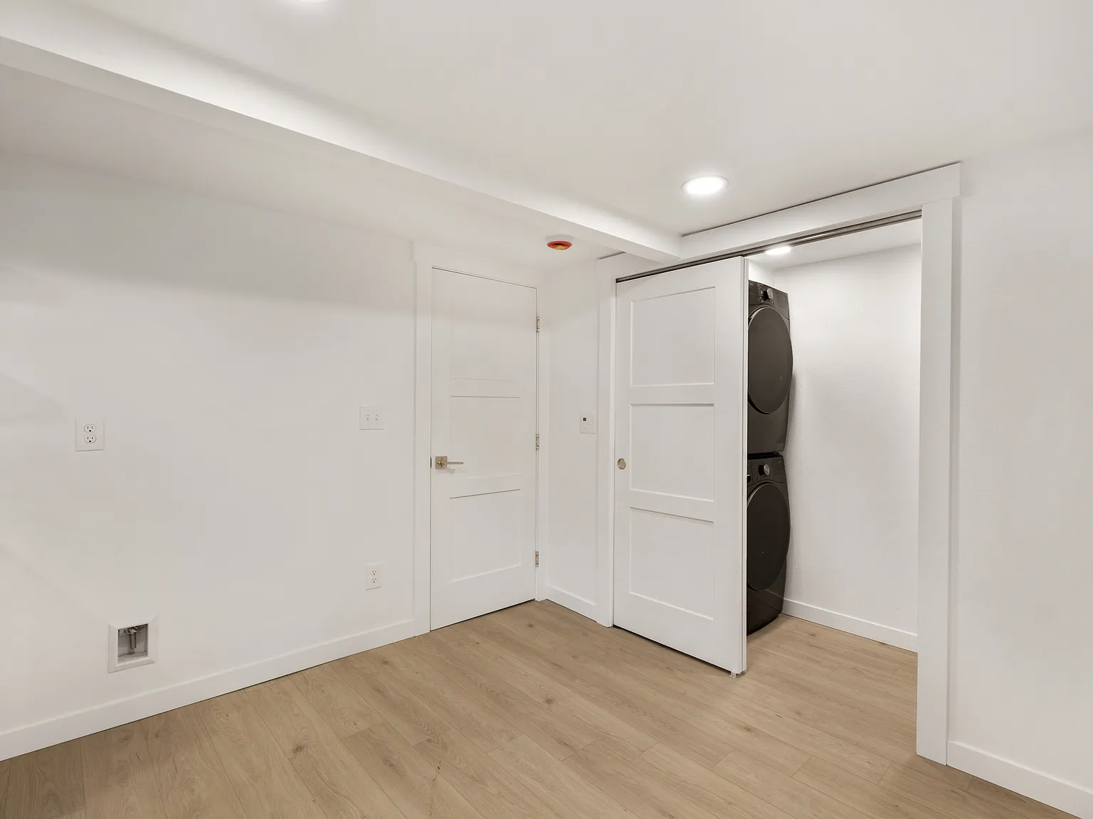 2 bed, 1000 sqft, $2,495 — Photo 3