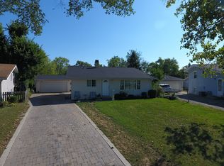 105 Siesta Rd, Carpentersville, IL 60110