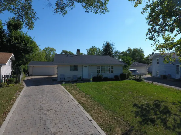 105 Siesta Rd, Carpentersville, IL 60110