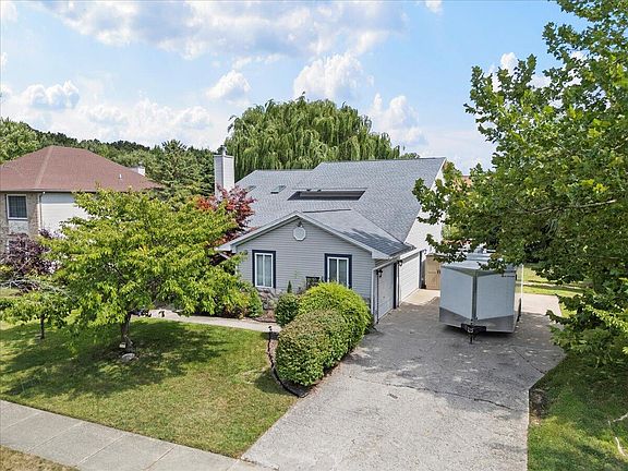 3rd image of 7025 Fay Dr