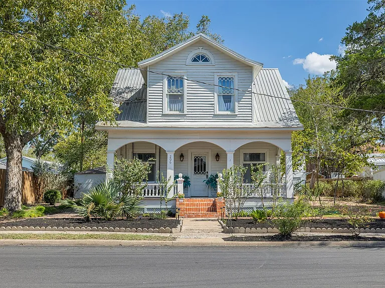 206 N Rusk St — Photo 1