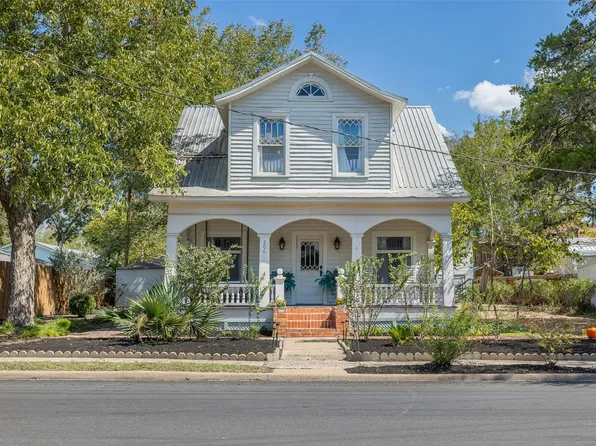 206 N Rusk St, Fayetteville, TX 78940