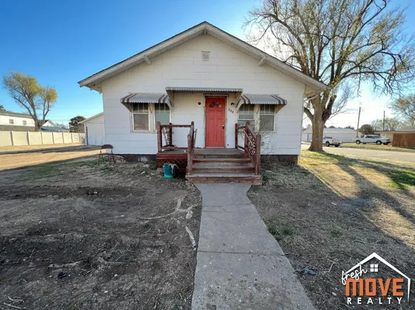 200 Huron St, Plains, KS 67869