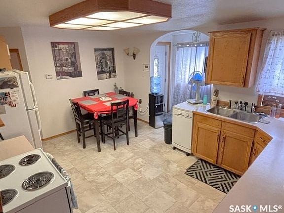 5th image of 954 Brown Street