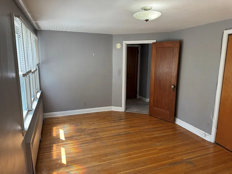 162 Rossiter Rd — Photo 18