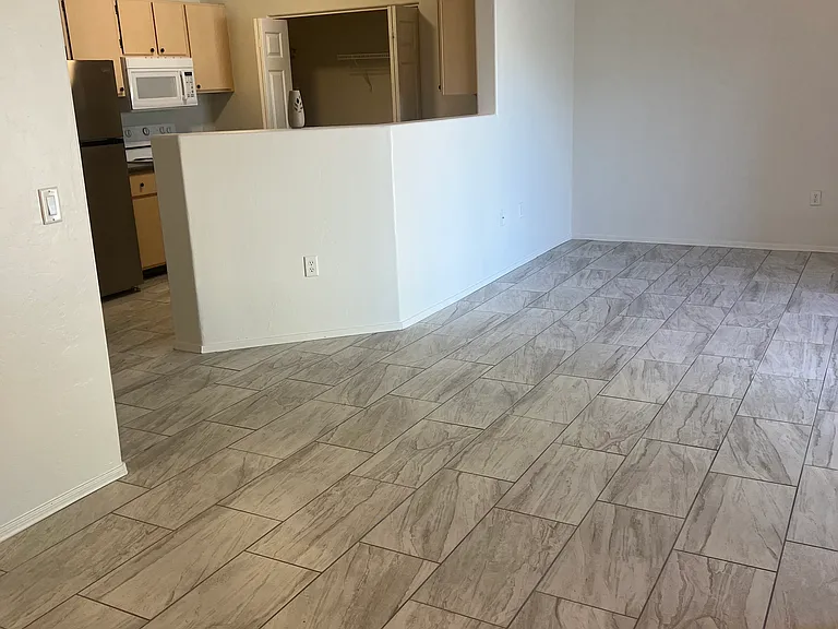 2008 W Dozemary Ct — Photo 8
