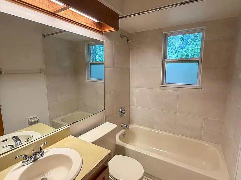 2260 W University Ave — Photo 12