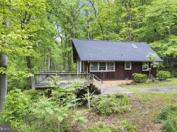 266 May Apple Way, Linden, VA 22642