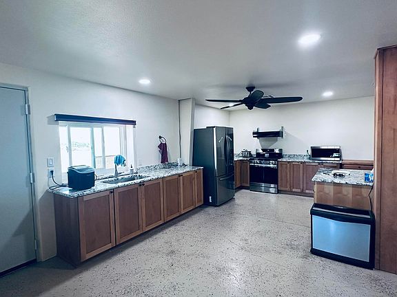 5th image of 22 Otis Ln