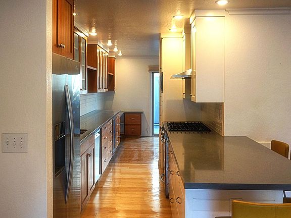 Kitchen island open floorplan layout