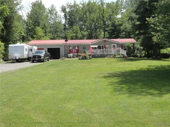 9248 Seaman Rd, Middleport, NY 14105