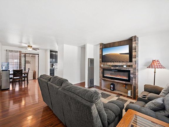 3rd image of 2100 Bowling Green Dr
