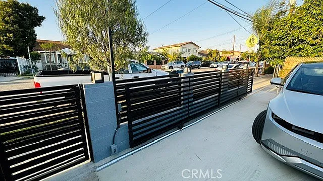 3824 Princeton St — Photo 2