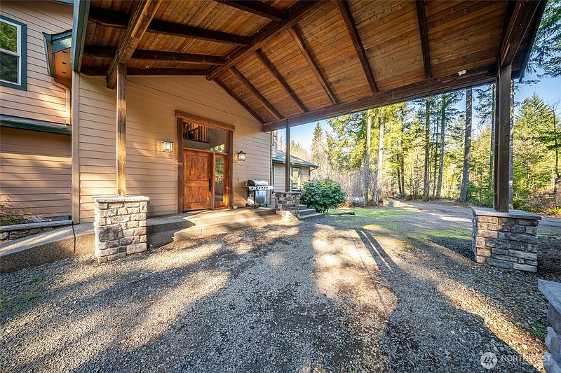 3rd image of 340 Arrowhead Road