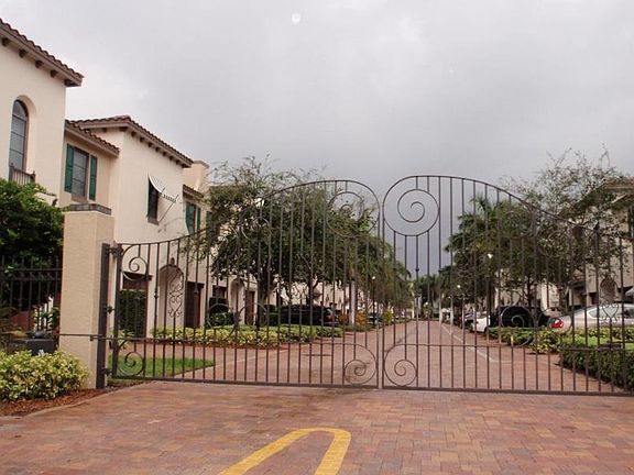 2nd image of 510 Via Villagio