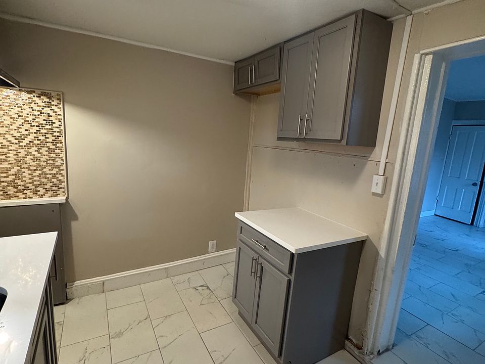 2nd image of 907 Park Ave