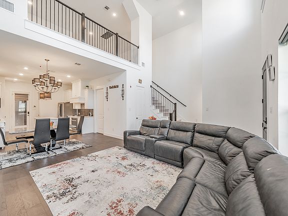 open concept living-dining-kitchen