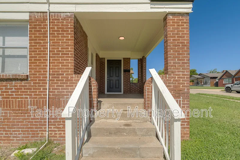 2 bed, 1.0 bath, 995 sqft, $900 — Photo 3