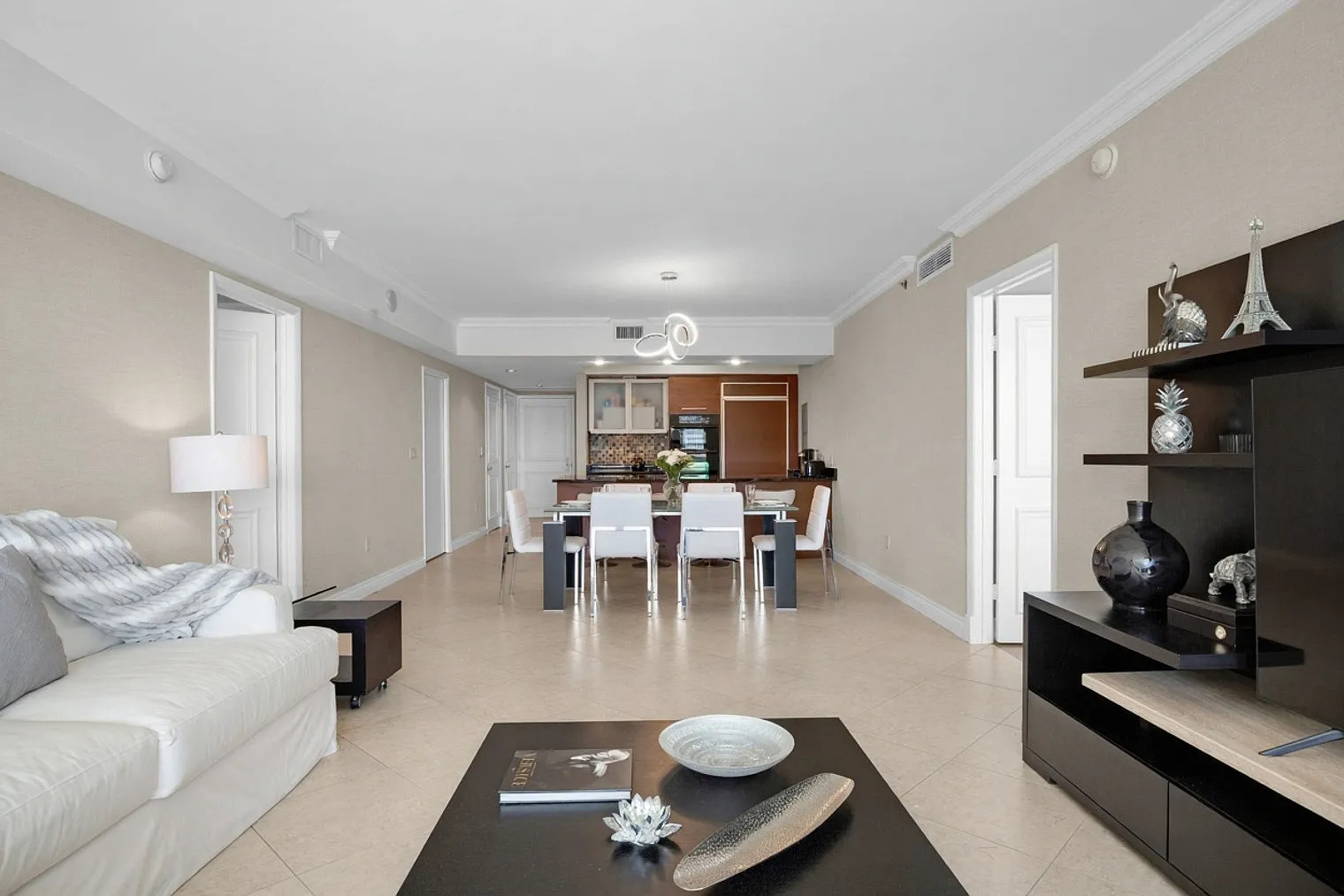 3 bed, 3.0 bath, 1991 sqft, $5,823 — Photo 3