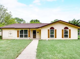 910 Meadowdale Cir, Garland, TX 75043