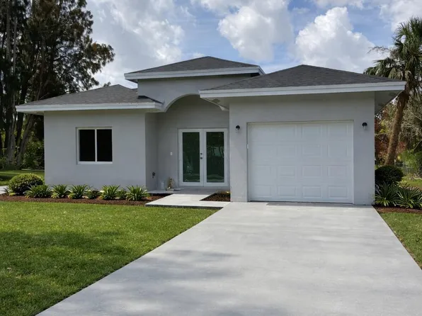 2007 N 49th St, Fort Pierce, FL 34947