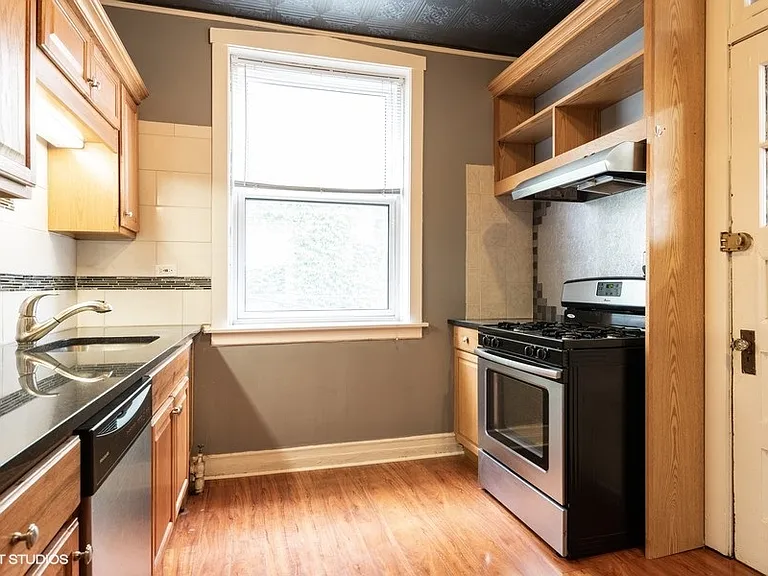 1253 W Byron St #2 — Photo 7