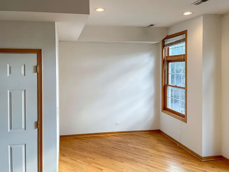 2714 N Wayne Ave — Photo 18