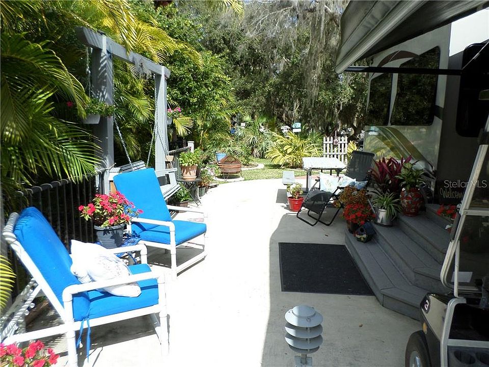 2nd image of 275 Saddle Ln